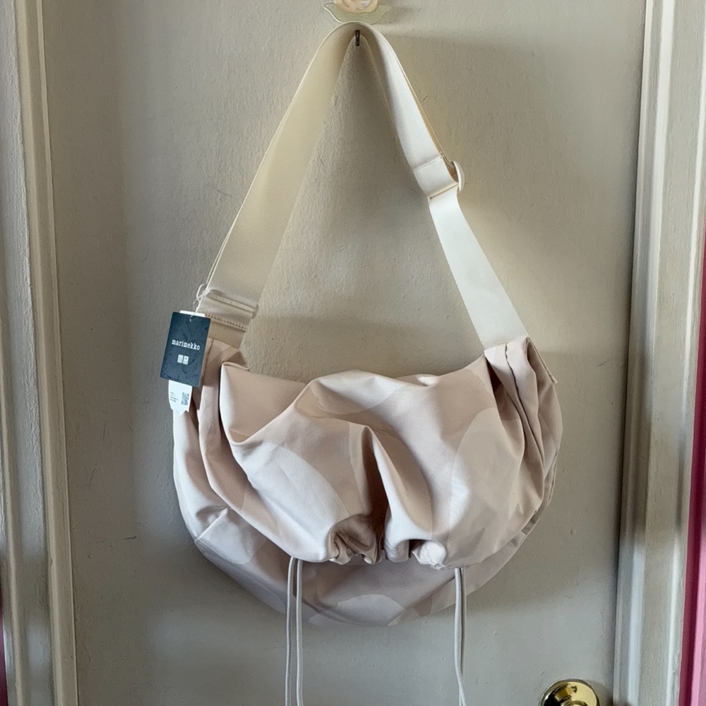 NWT Uniqlo x Marimekko “Natural” White Circle Print Drawstring Bag